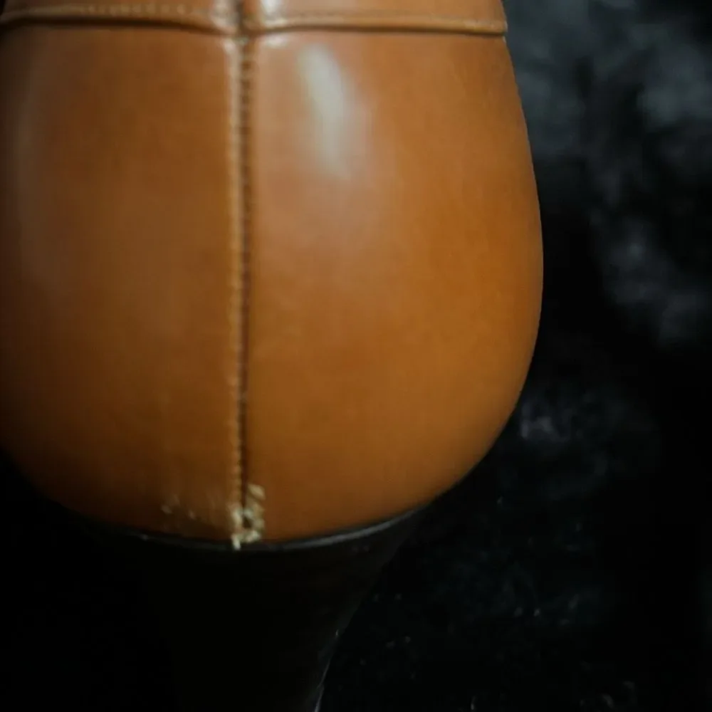 Saks Fifth Avenue Vintage Leather Heels. 11AAA